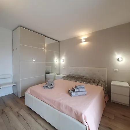公寓 Ultimo Piano Con Terrazzo E Posto Auto *