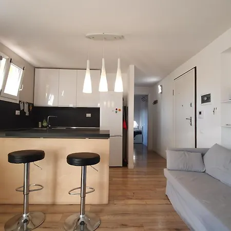 Ultimo Piano Con Terrazzo E Posto Auto 아파트 *